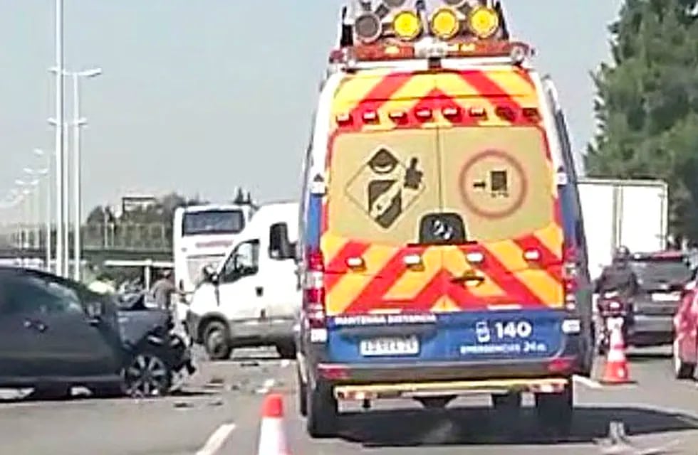 Fuerte choque múltiple en la Autopista del Oeste: tres personas murieron