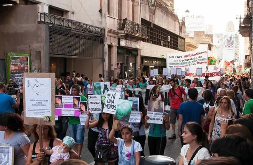 Marcha contra la violencia de gu00e9nero convocada en Rosario por el colectivo 