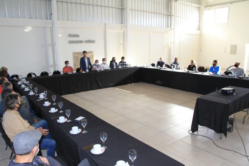Jorge Chica, secretario de deportes de San Juan encabezó la reunión con las federaciones y asociaciones deportivas provinciales.