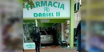 San Vicente: perdió el control de su auto y chocó contra una farmacia