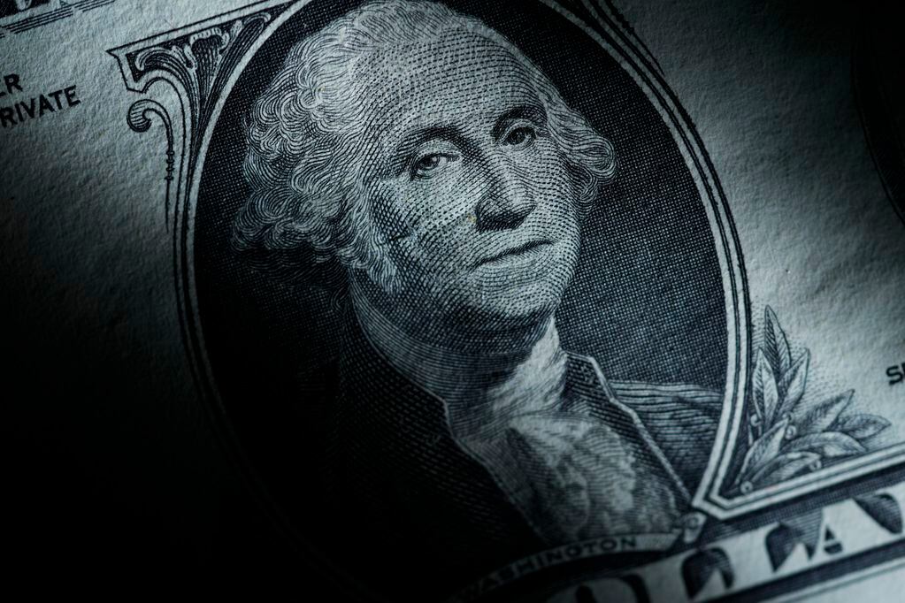 El dólar blue cerró el lunes a $463, con un brecha de más del 100% con el oficial. 