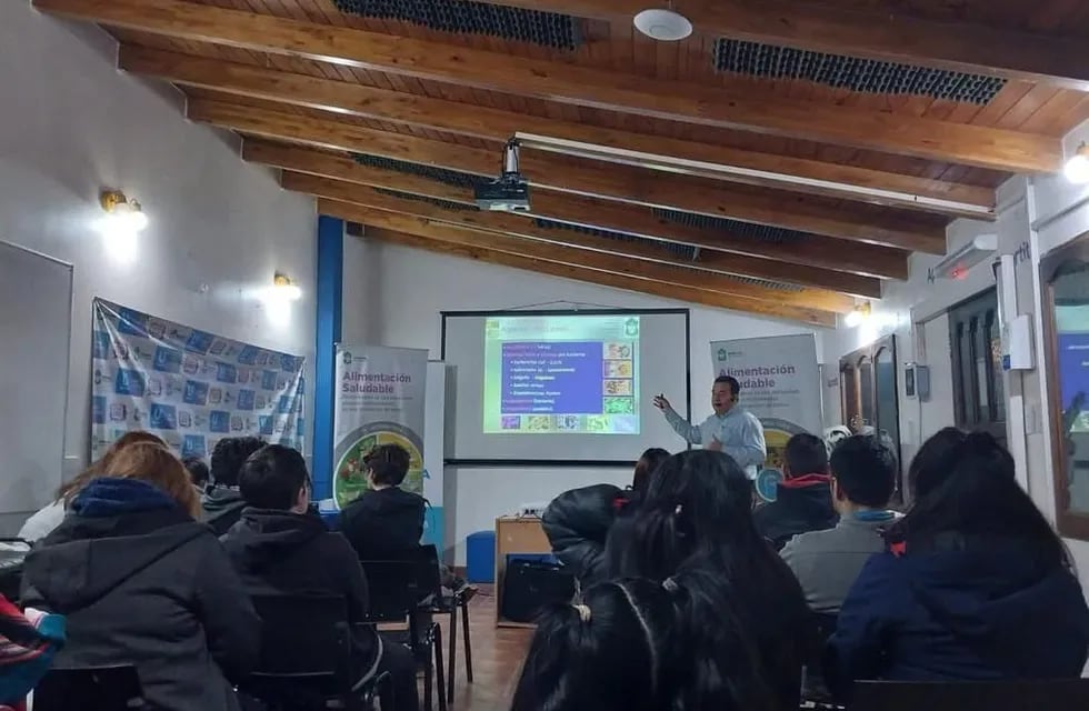 Ushuaia: capacitan a jóvenes en manipulación de alimentos