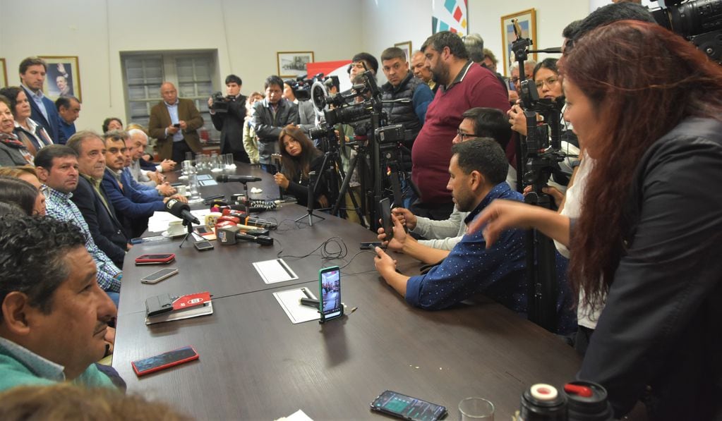 Medios de toda la provincia fueron convocados a la conferencia de prensa en el bloque radical de la Legislatura de Jujuy para el anuncio de un proyecto para investigar los graves acontecimientos del 20 de junio último.