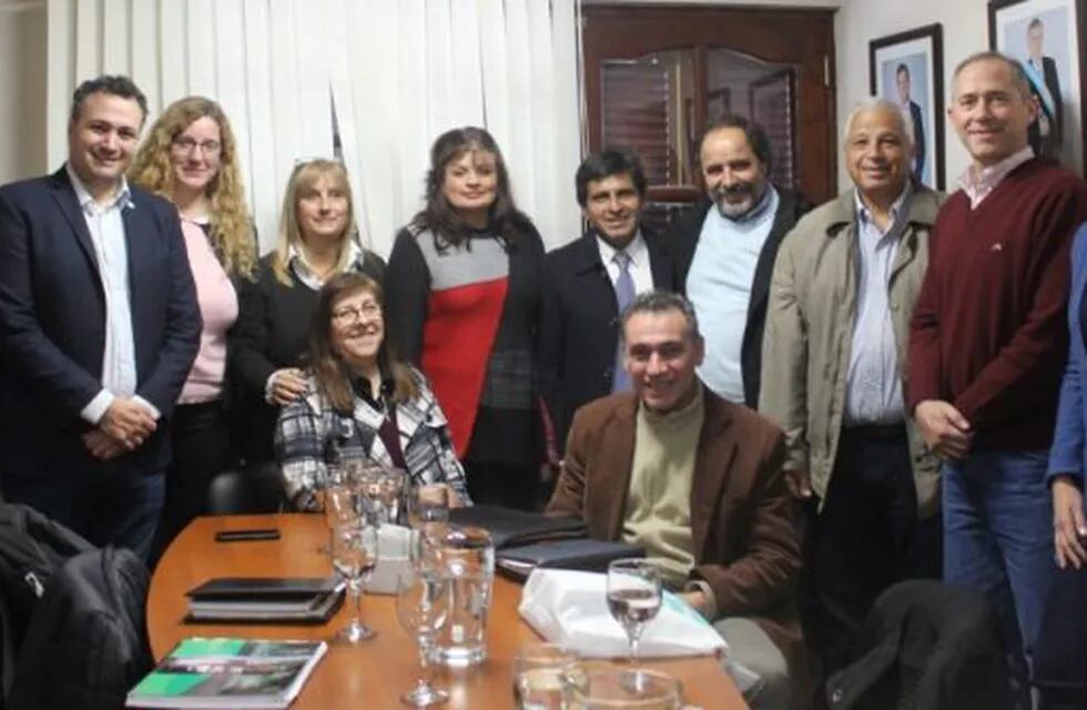 La comitiva oficial de la Provincia de Santa Fe, junto a la ministra Zigarán y sus colaboradores.
