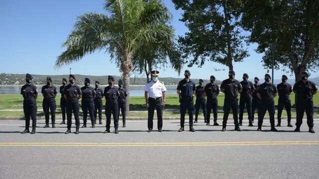 Policía Departamental Punilla despidiendo el año 2020 en la costanera de Carlos Paz.