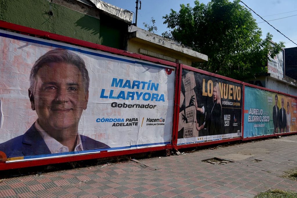 Elecciones 2023. Afiches políticos de la candidata por Córdoba del partido La LIbertad Avanza Verónica. (José Gabriel Hernández / La Voz)