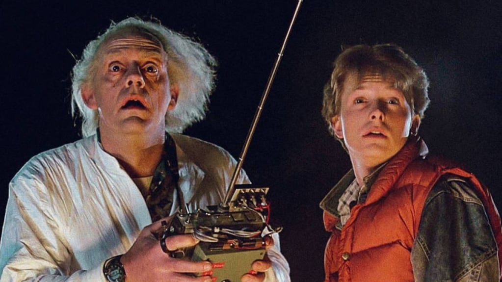 Christopher Lloyd (Doctor Emmett Brown) y Michael Fox (Marty McFly) en Volver al futuro 1 /Archivo