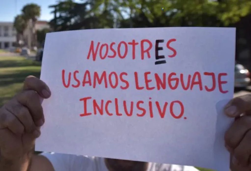 La Resolución publicada en el Boletín Oficial plantea: “Promuévase el uso del lenguaje y la comunicación no sexista e inclusiva".