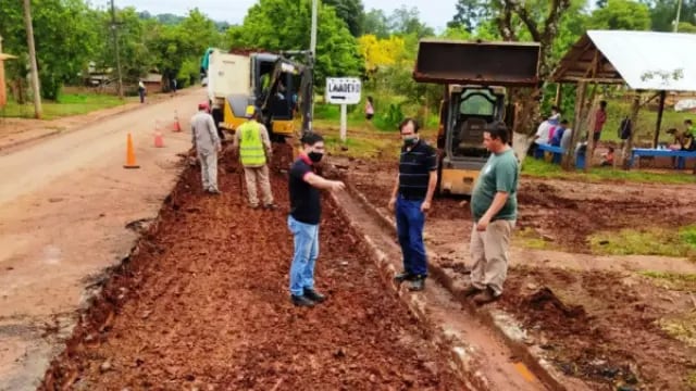 Continúa obras de asfaltado en la ciudad de Eldorado
