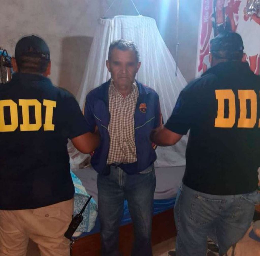 El momento de la detención de Damián Lezcano Mendoza, imputado como el principal sospechoso por la muerte de Nancy Videla. Foto fuentes policiales.