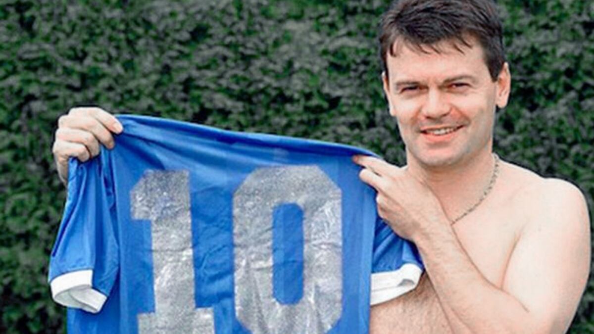 El inglés, Steve Hodge, era quien tenía la camiseta ya que la cambió durante el encuentro. Luego, pasó al museo de fútbol de Manchester. 