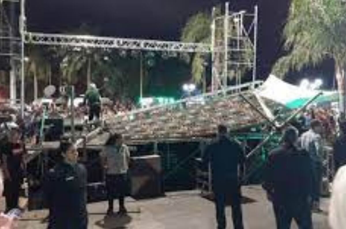 Corrientes: realizaban un show de chamamé y se cayó el escenario.
