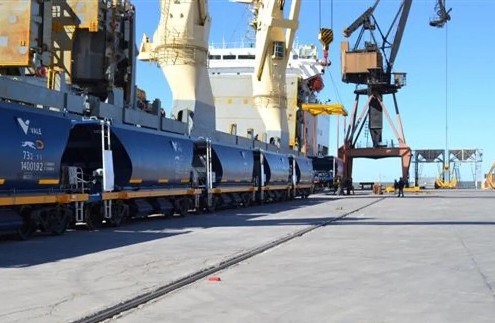 Casi 800 mil toneladas de granos y subproductos exportadas desde el puerto bahiense