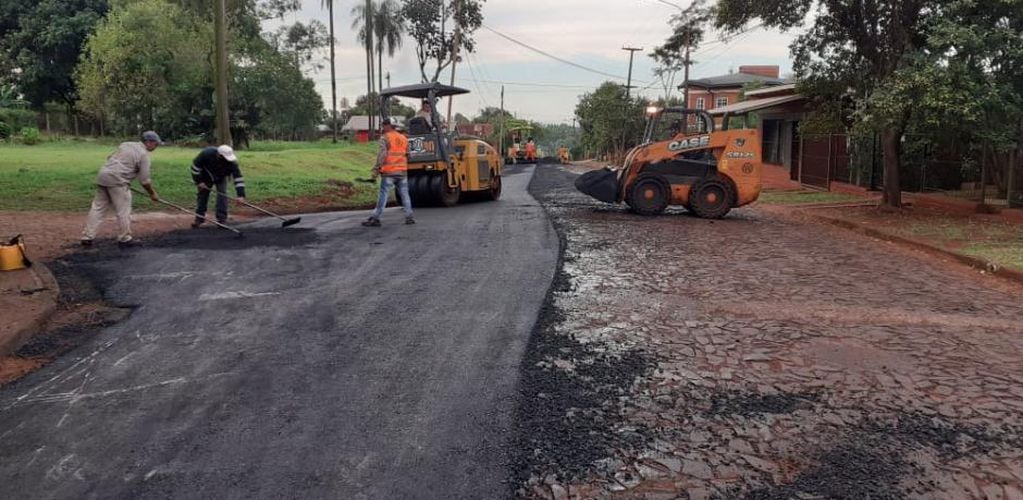 Eldorado: realizan asfaltado de la calle Capitán Nauer en el municipio