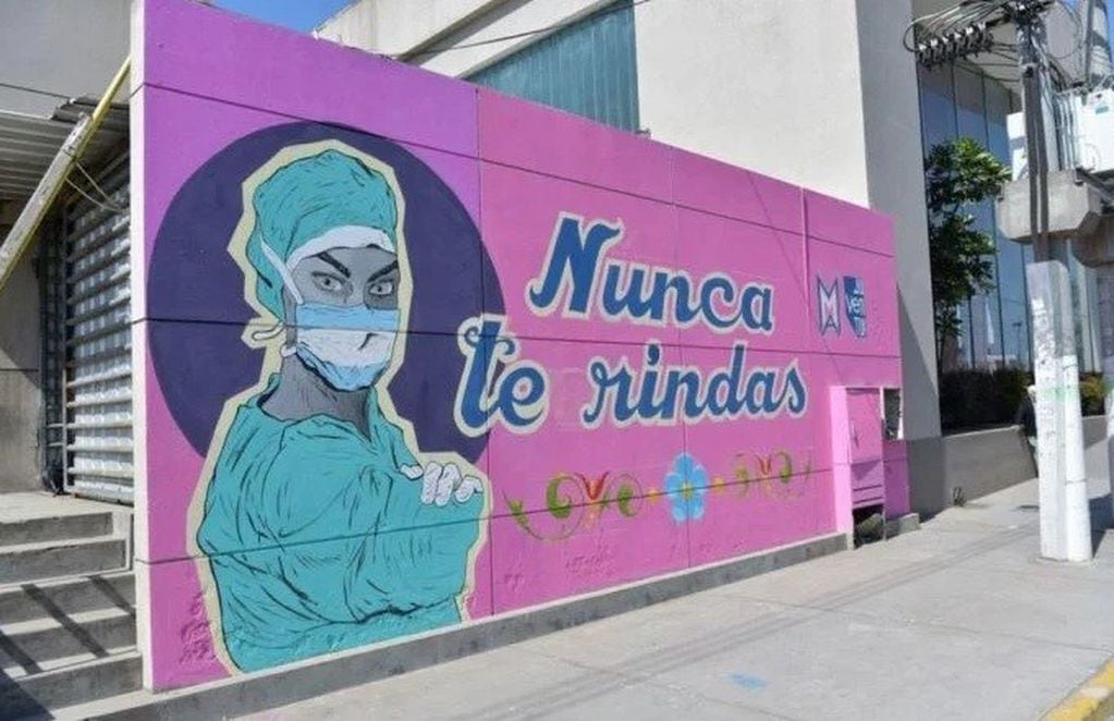 El mural es parte de una iniciativa que apunta a reconocer al personal de salud (Gentileza: qué pasa WEB)