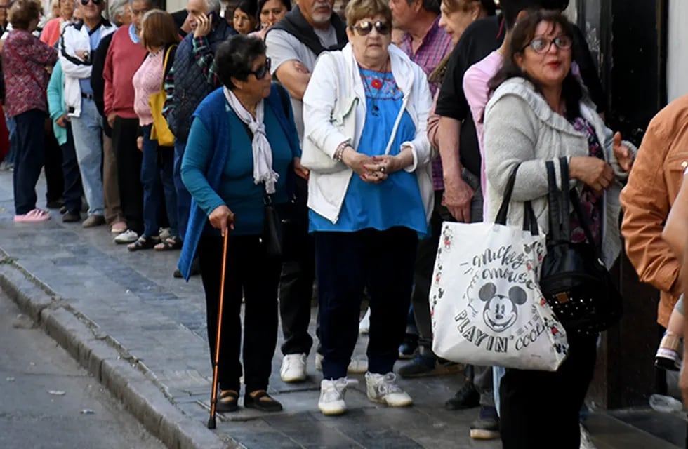 La nueva fórmula de movilidad jubilatoria tiene media sanción. Foto Ramiro Pereyra / La Voz