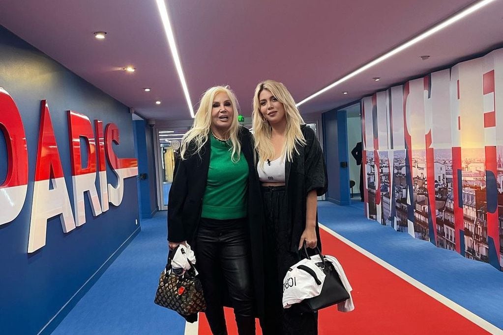 Susana y Wanda en la llegada de la diva de los teléfonos a la capital francesa. Grabarán la esperada entrevista durante tres días. (Instagram).