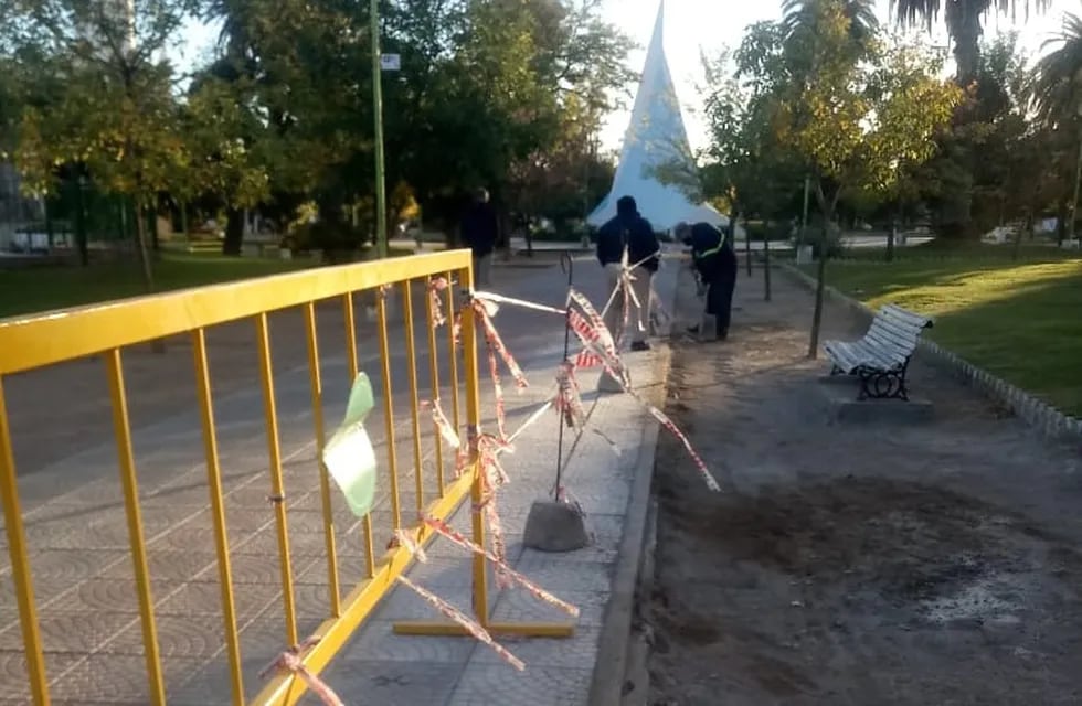 Se repararon sectores de cordón cuneta y veredas en Plaza Belgrano