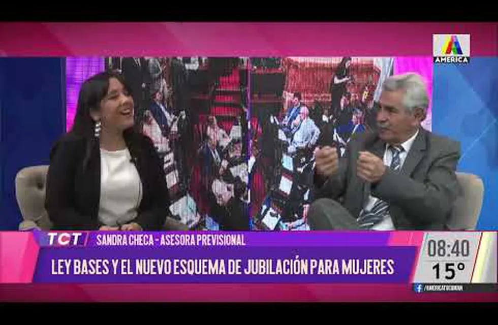 La asesora provisional Sandra Checa junto al periodista Germán Valdez.