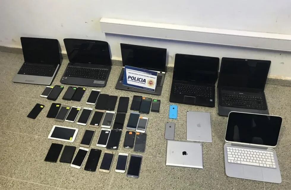 Secuestraron una gran cantidad de celulares.