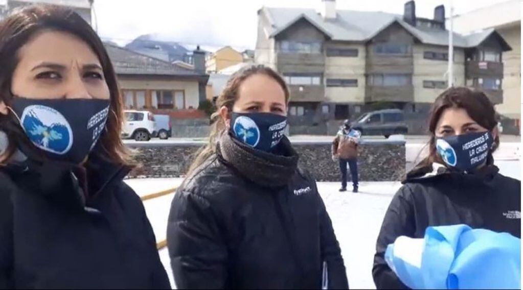 Noelia Vargas, Belén Vargas y Rosana Rosolli, miembros de la subcomisión "Herederos de la Causa Malvinas", coincidieron en que, el acto fue para establecer y afirmar la continuidad de la Causa Malvinas a través de la generaciones.