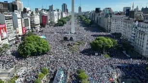Hinchas argentinos en el Obelisco