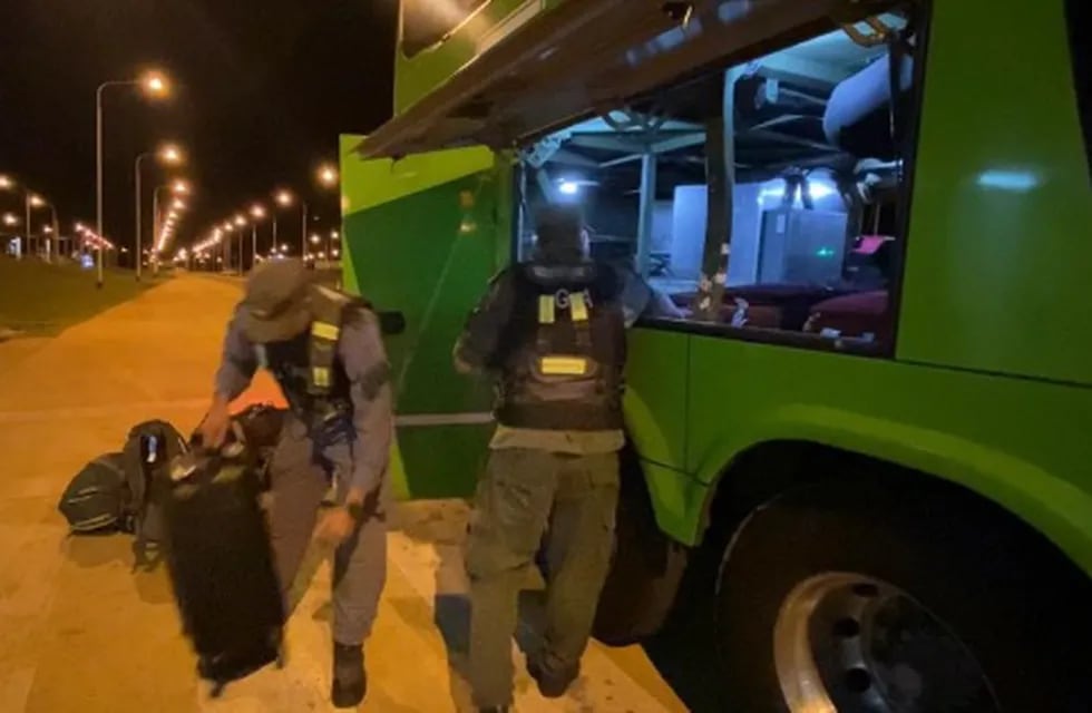 Ómnibus que transportaba marihuana salió de Puerto Iguazú y fue detenido en el paraje Centinela.