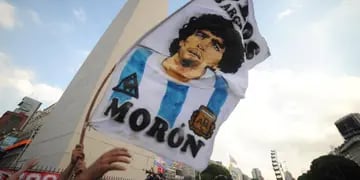 Cientos de argentinos despiden a Diego Armando Maradona en el Obelisco