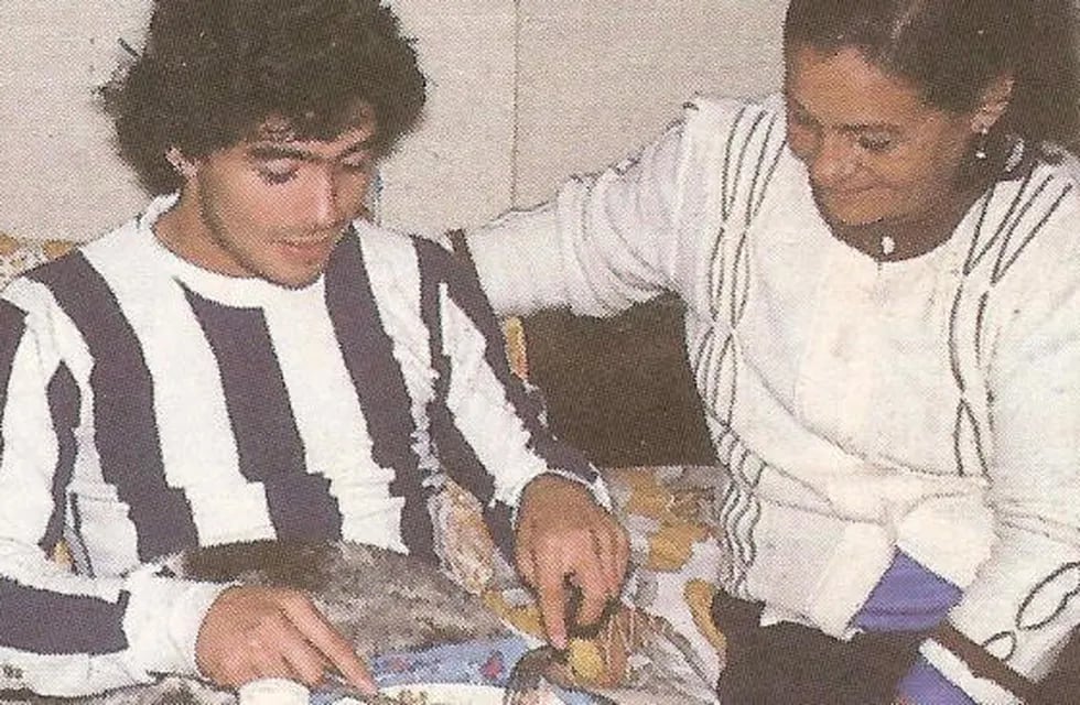 Diego Armando Maradona vistiendo la camiseta de Talleres de Córdoba.