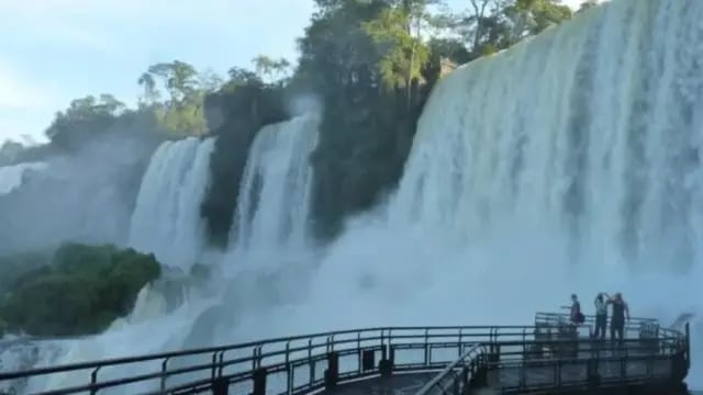 Parque Nacional Iguazú: buscan a un hombre que se arrojó desde el Salto Bosetti