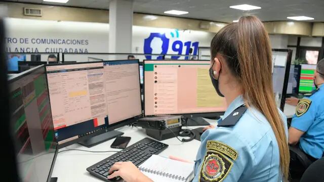 Dayana Giménez, operadora del 911 de Villa María, fue quien ayudó a socorrer a la jubilada. (Policía de Córdoba)