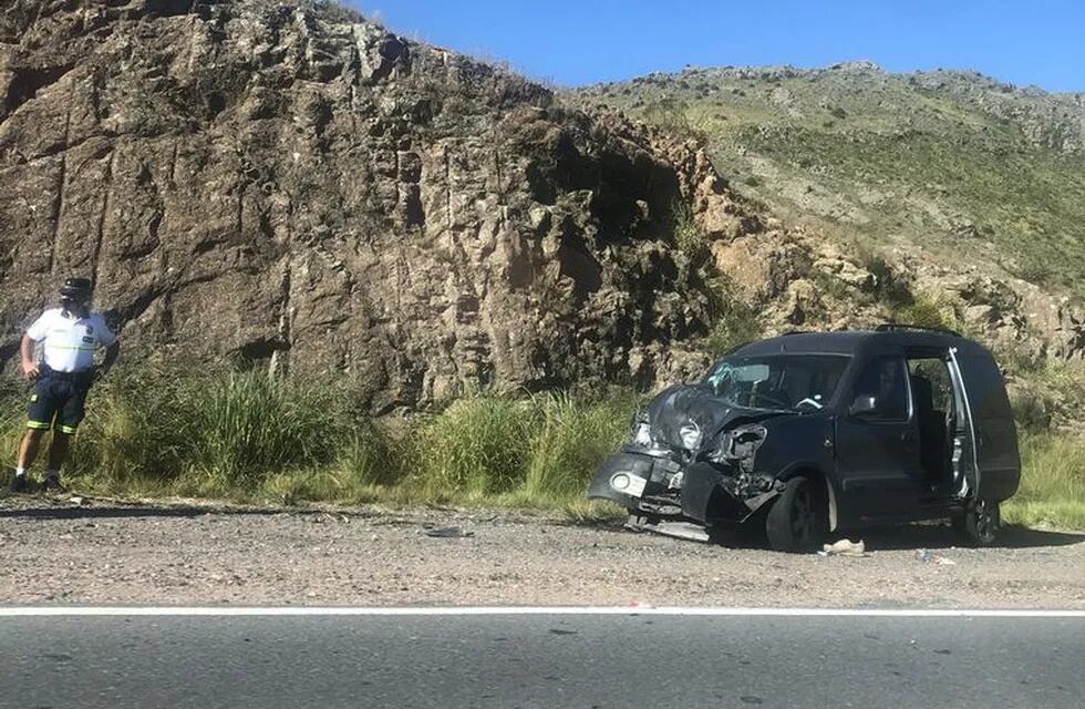 Una mujer falleció tras el impacto.