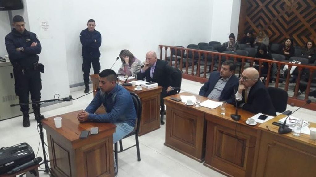 Nahir Pérez en el banquillo de acusados. Foto: El Diario de la República.