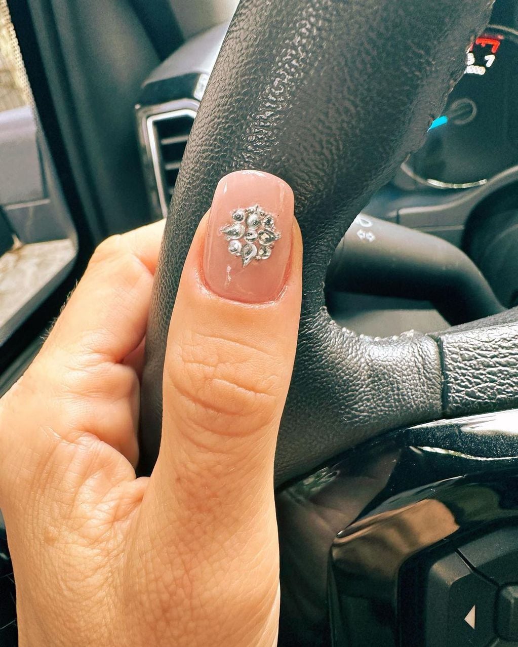 Nicole Neumann mostró su nuevo nail art que es tendencia