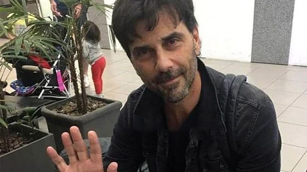 Una de las primeras fotos tomadas a Juan Darthés en Brasil por parte de un fan