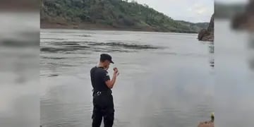 Macabro hallazgo en Puerto Iguazú: encontraron un cadáver humano con disparos y maniatado en el río Paraná