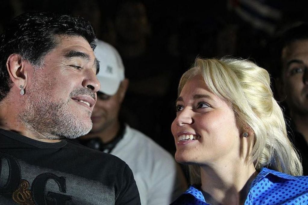 Rocío Oliva y Diego Maradona cuando eran pareja. (Archivo Web).