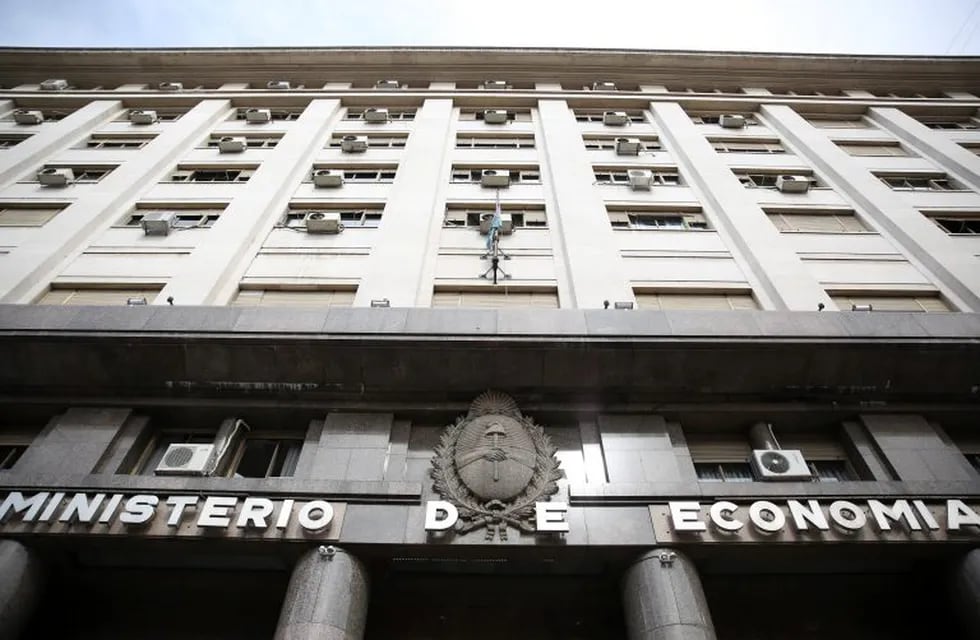 Fachada del Ministerio de Economía (Foto: EFE/DAVID FERNÁNDEZ)
