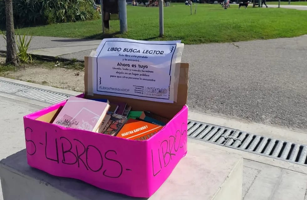 La ONG de Mar del Plata invita a dejar libros en 100 puntos de la ciudad