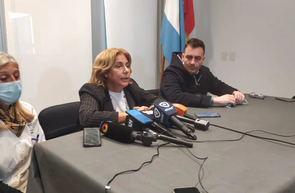 La ministra de Salud de Santa Fe, Sonia Martorano, informó el chico se encuentra internado en terapia.