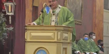 Monseñor Cargnello espera que se pueda realizar la procesión del Milagro