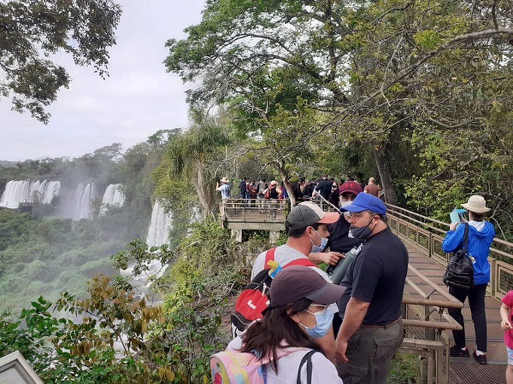 Superación de expectativas por la cantidad de visitantes en el Parque Nacional Iguazú.