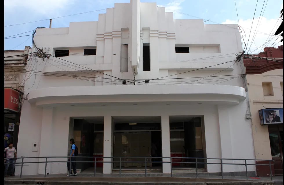 El Cine Select, ubicado en pleno centro de San Salvador de Jujuy, podría ser adquirido por la Municipalidad.