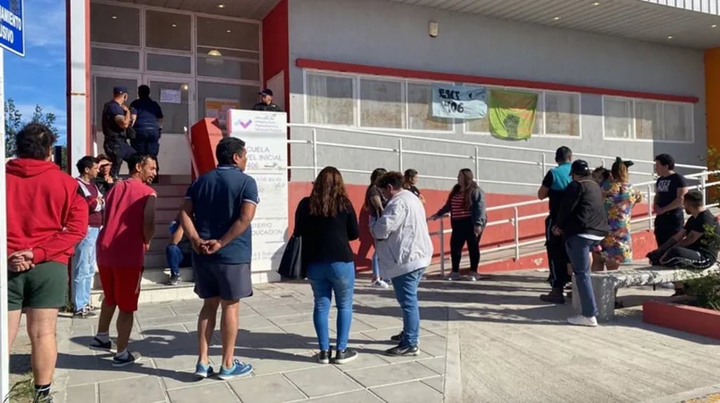 Denunciaron al profesor de música por abusar sexualmente de muchos alumnos en un jardín de Comodoro Rivadavia. 