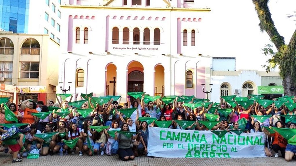 Manifestación de apoyo en favor del aborto legal en Posadas este miércoles 19 de febrero. (Misiones Online)