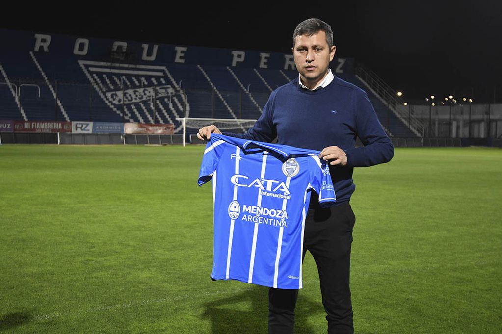 Elogios del presidente José Mansur para el fútbol que propone  el técnico Diego Flores.