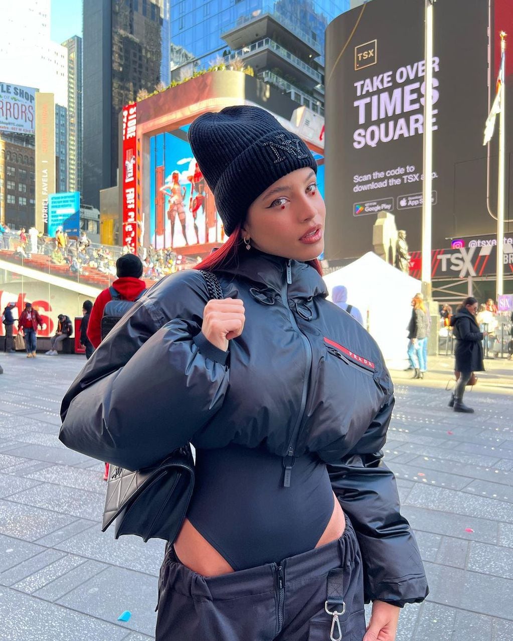 Desde Time Square la cantante entrerriana compartió con sus seguidores parte de los looks que lleva para la Semana de la Moda