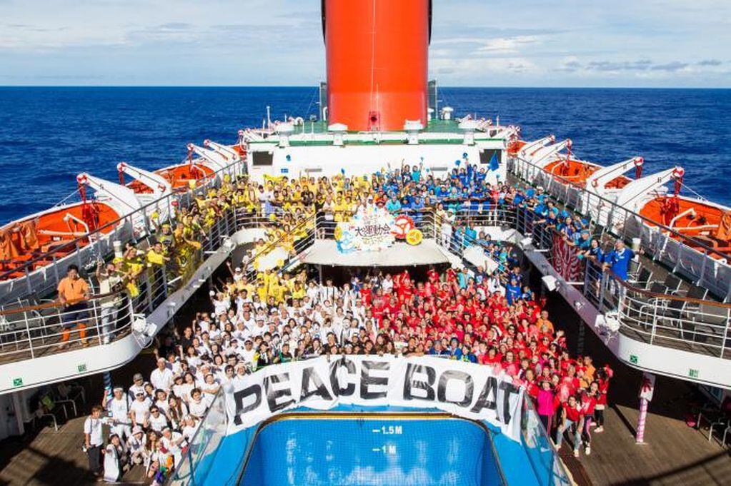 "Crucero de la Paz" (Peace Boat) en Ushuaia