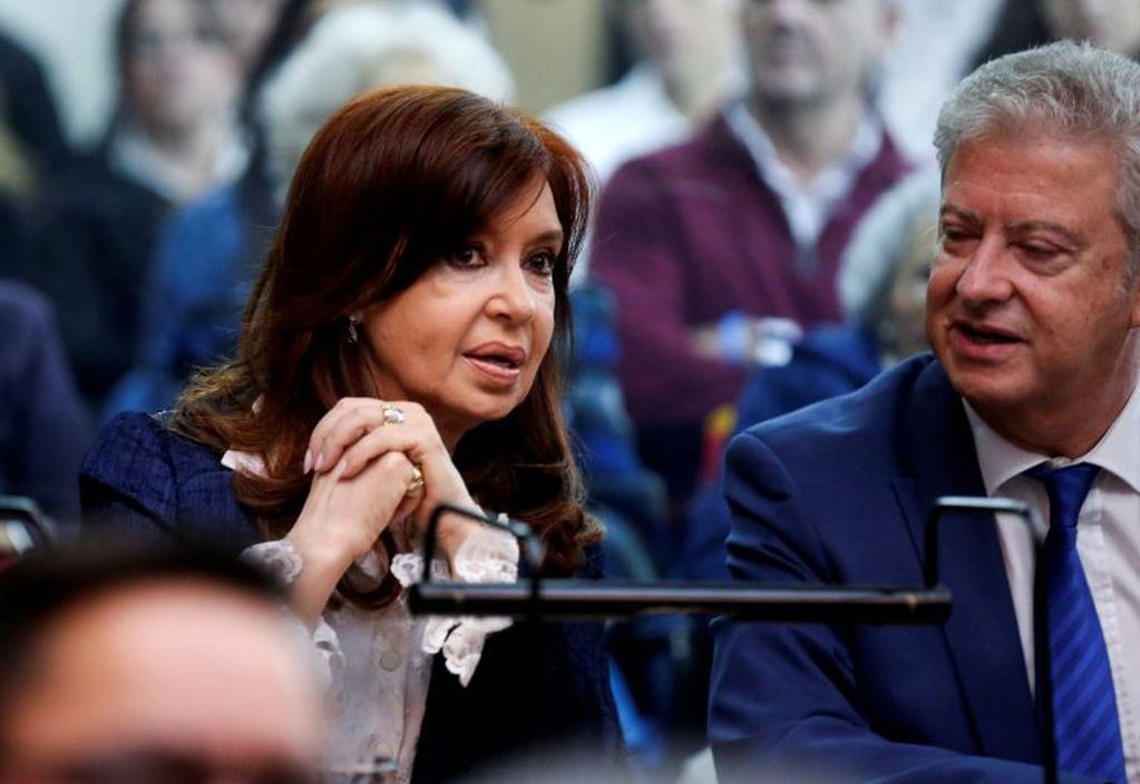 Cristina Kirchner y su abogado Carlos Beraldi. (Foto: REUTERS/Agustin Marcarian)