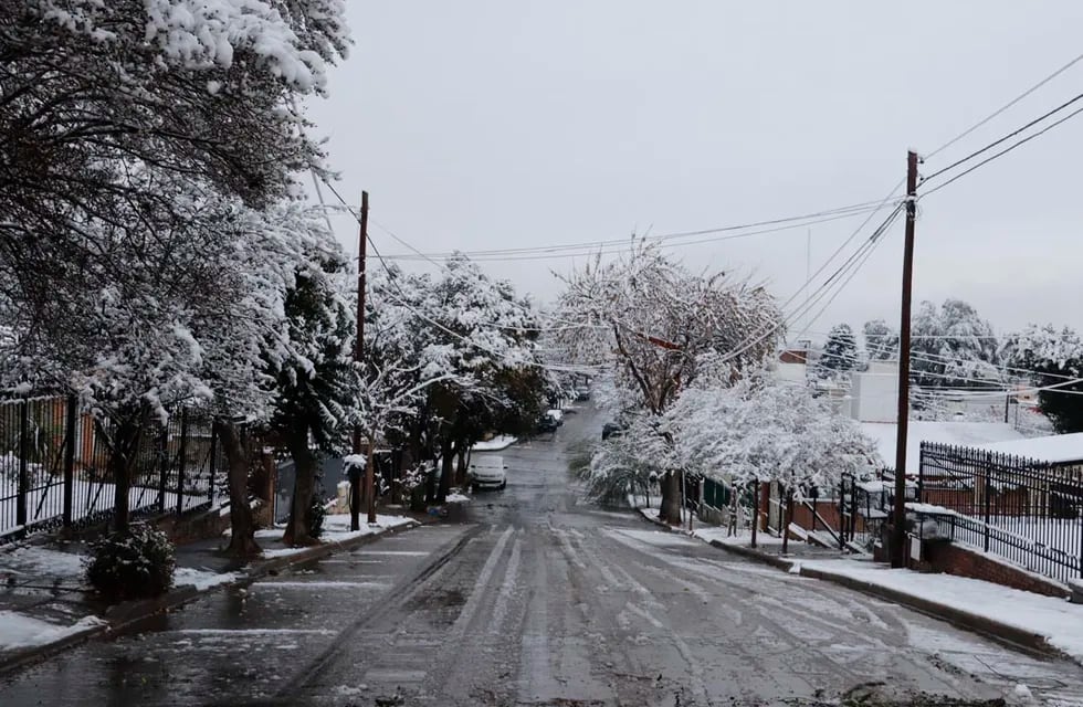 Fuerte nevada en el centro de Carlos Paz (La voz)